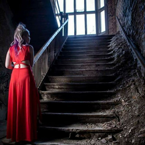 Meet your Posher, Ariana - Picture 5 of 8